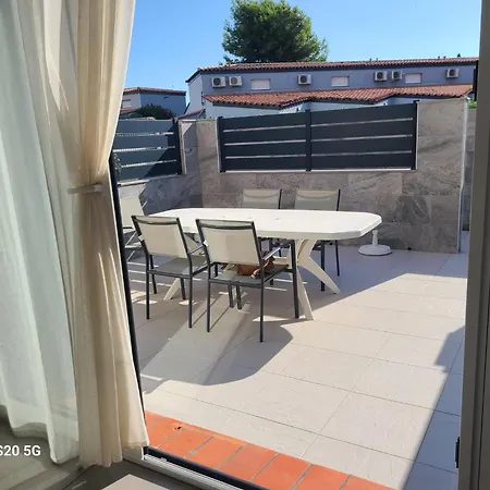 T3 A Cyprien Apartment